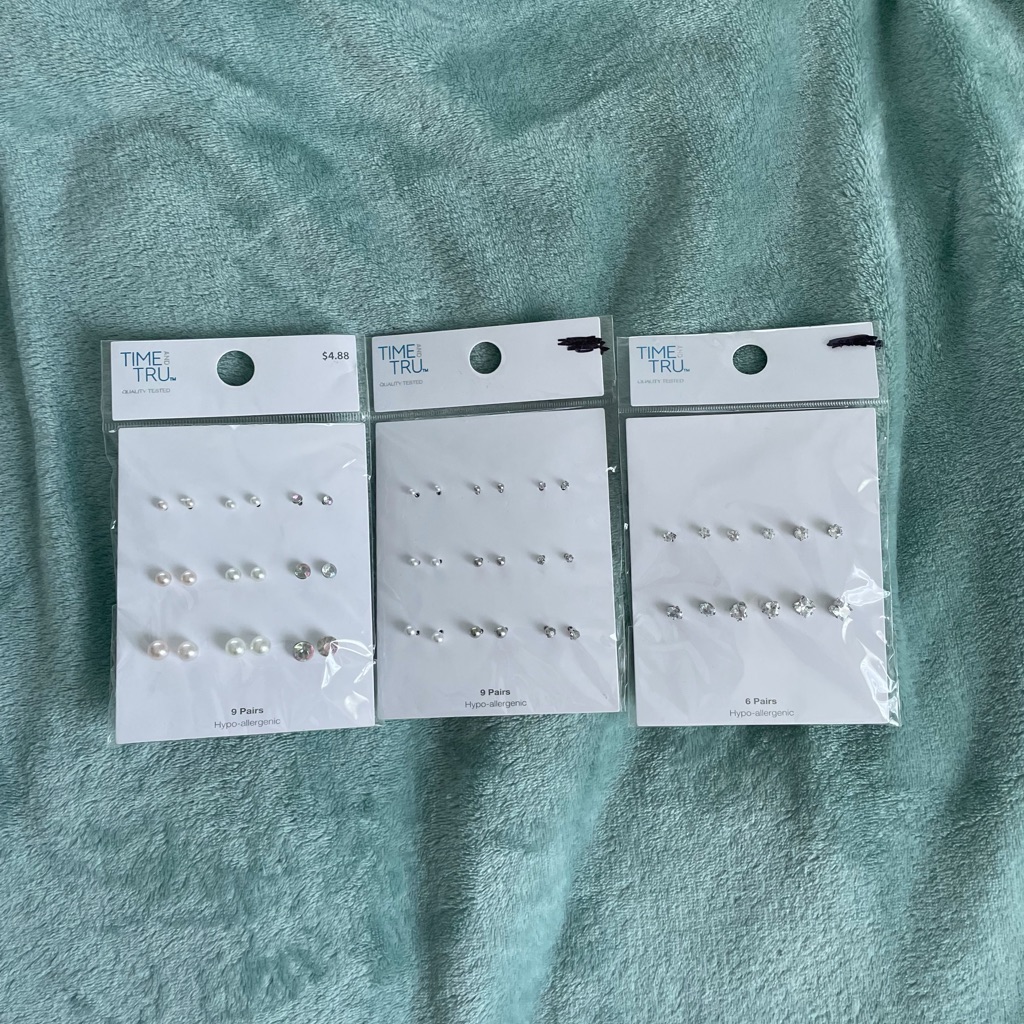 New Time And Tru Silver And Pearl Hypo-Allergenic Earring Trio 8$